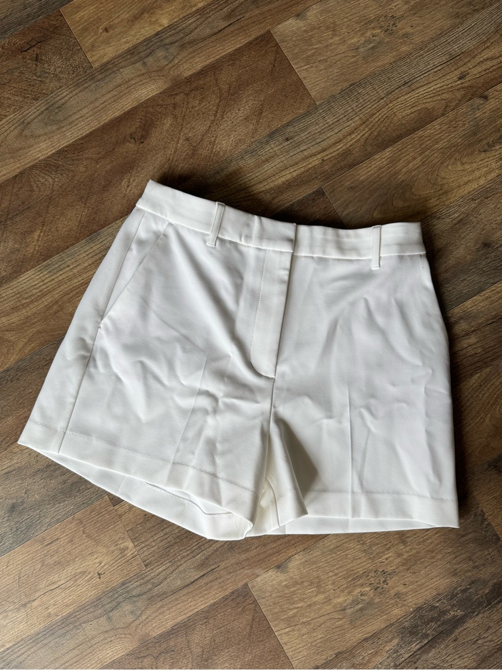 NWT Express editor size 8 white shorts with pockets